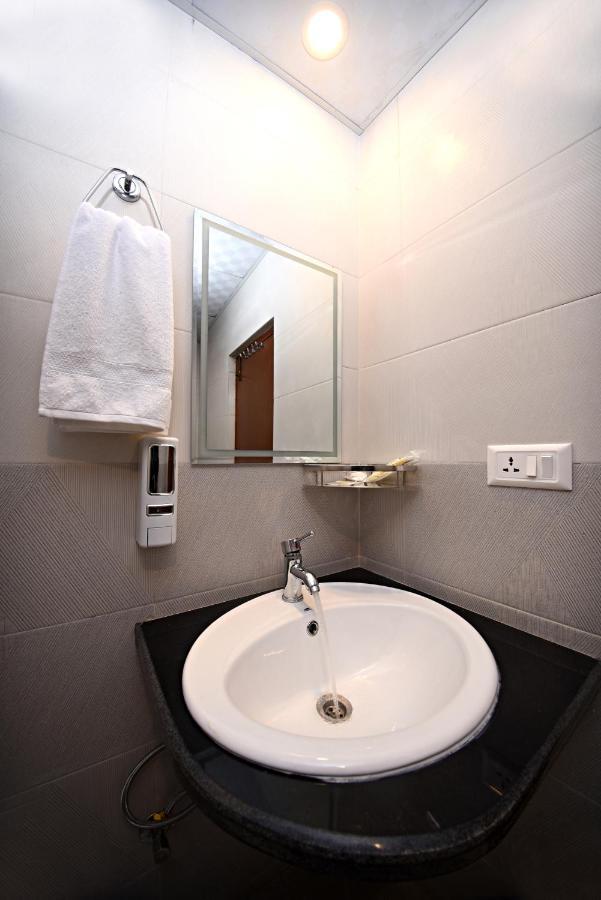 Hotel Simal Kathmandu Exteriör bild